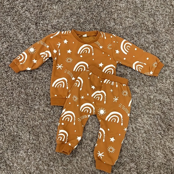 Mustard Brown and white rainbow and shooting star outfit - Picture 3 of 5